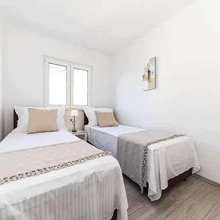 Seaside With A Swimming Pool Razanj, Rogoznica - 9723 Apartment Rogoznica (Sibenik-Knin)