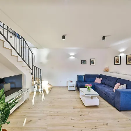 Seaside With A Swimming Pool Razanj, - 9723 罗戈兹尼察