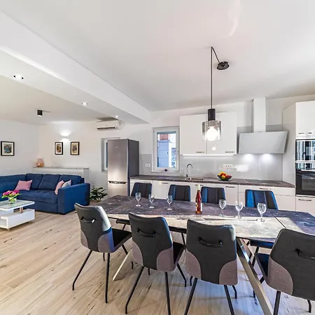 Appartement Seaside With A Swimming Pool Razanj, - 9723